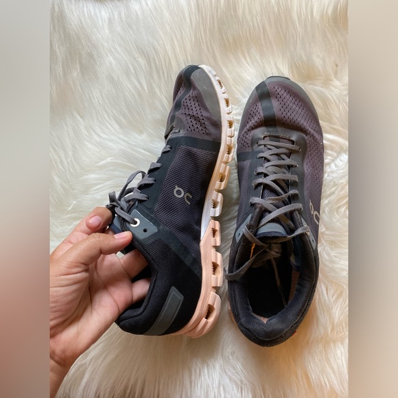 On Cloudflow Wide Gray women’s size 10.5 - Picture 7 of 10